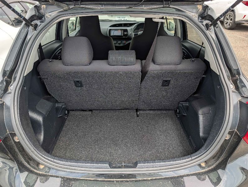  31477  TOYOTA VITZ  2017  