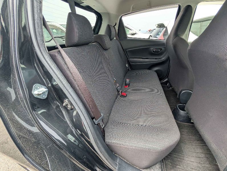  31477  TOYOTA VITZ  2017  