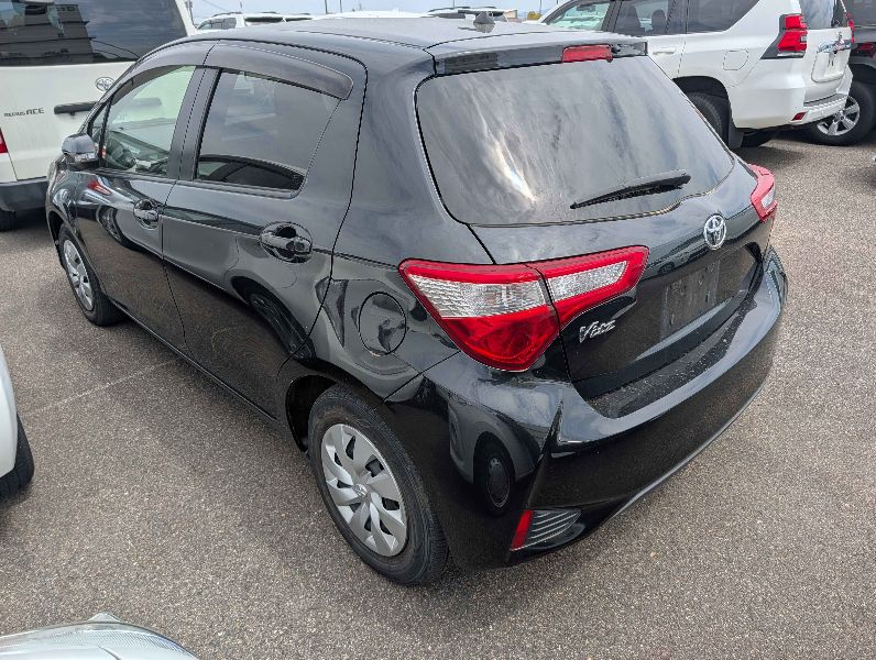 31477  TOYOTA VITZ  2017  