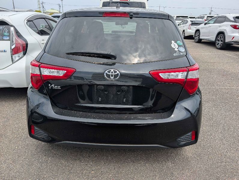  31477  TOYOTA VITZ  2017  