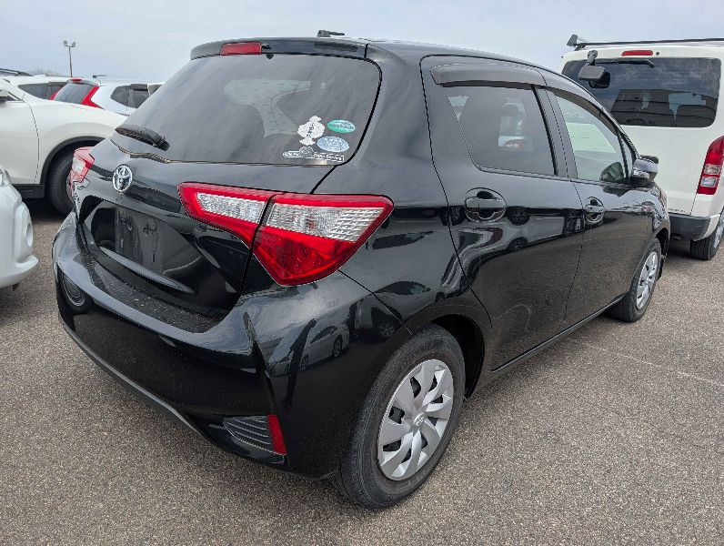  31477  TOYOTA VITZ  2017  