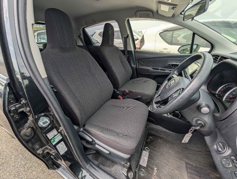  31477  TOYOTA VITZ  2017  