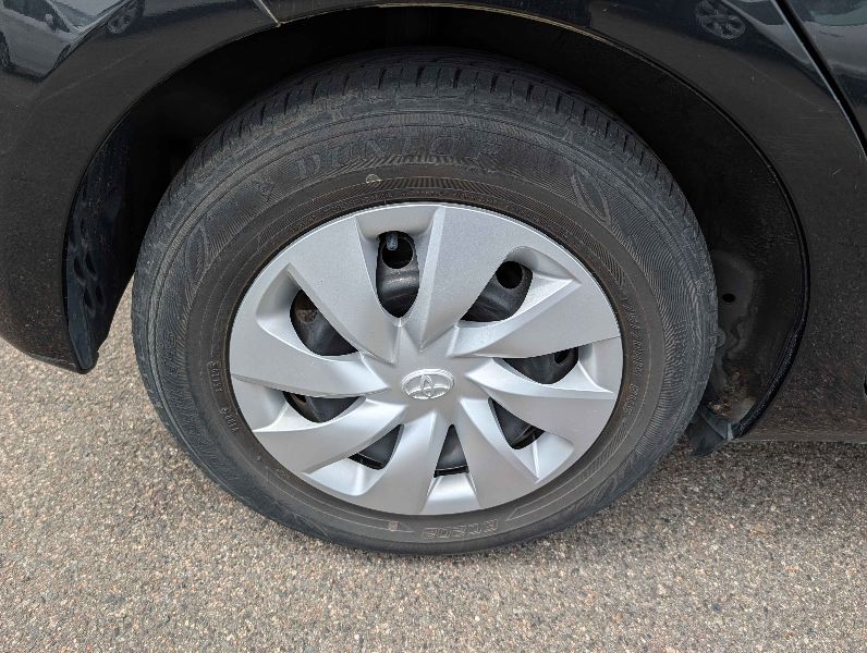  31477  TOYOTA VITZ  2017  