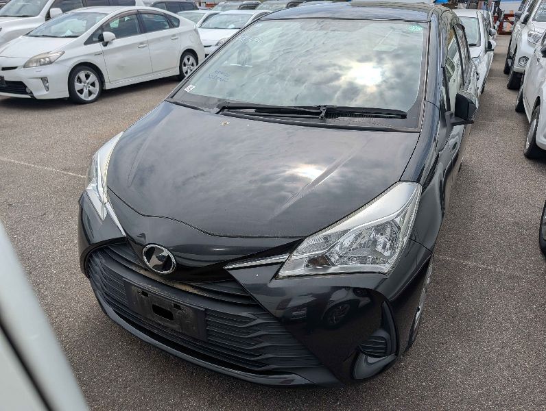  31477  TOYOTA VITZ  2017  