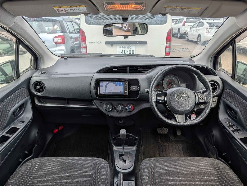  31477  TOYOTA VITZ  2017  