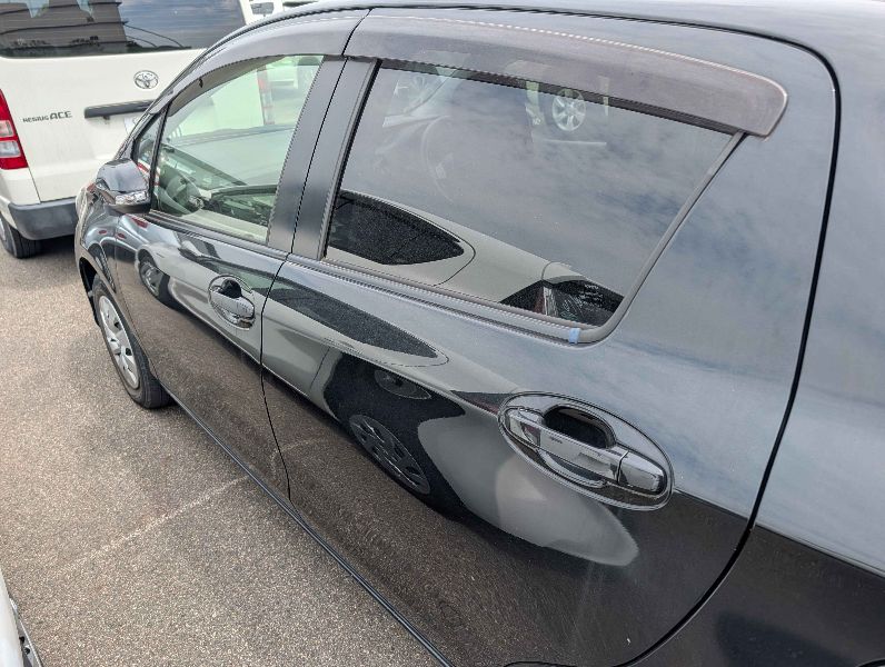  31477  TOYOTA VITZ  2017  
