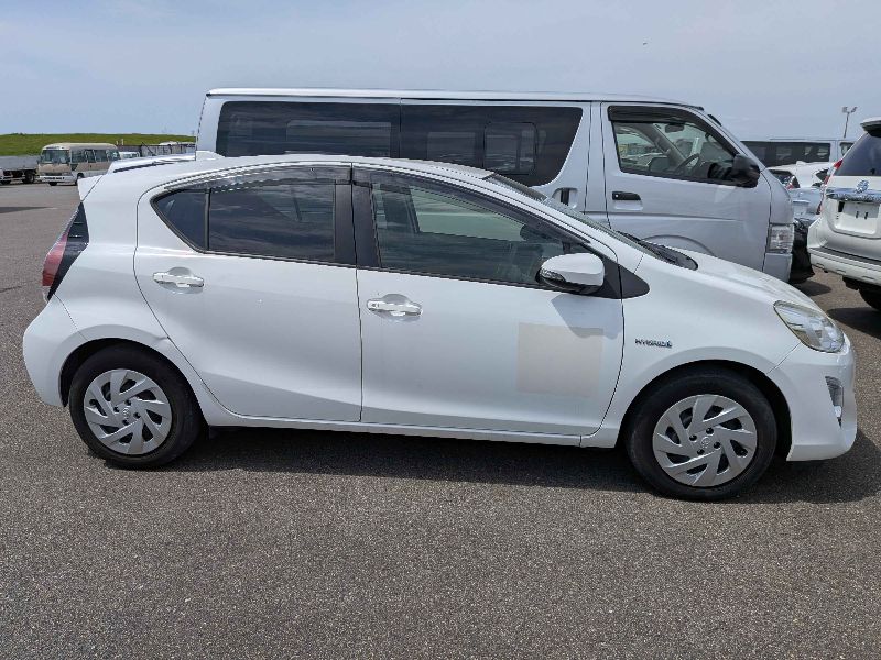  31478  TOYOTA AQUA  2017  