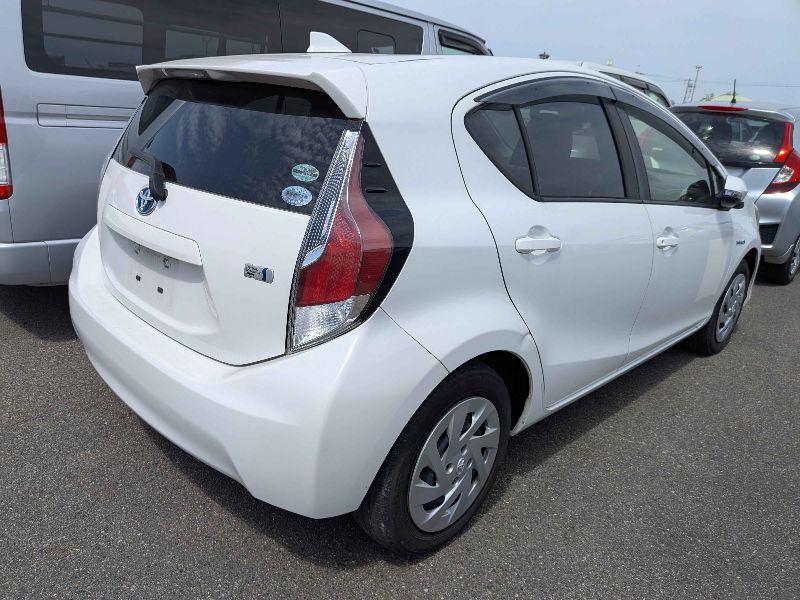  31478  TOYOTA AQUA  2017  
