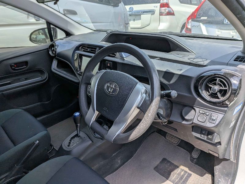  31478  TOYOTA AQUA  2017  