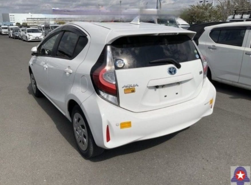  31481  TOYOTA AQUA  2018  