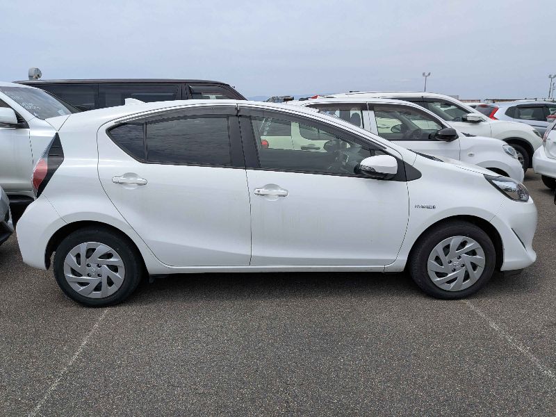  31481  TOYOTA AQUA  2018  