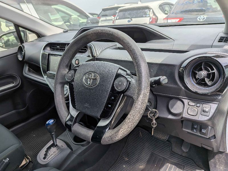  31481  TOYOTA AQUA  2018  