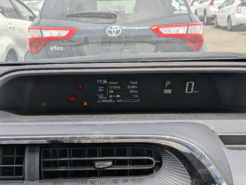  31481  TOYOTA AQUA  2018  
