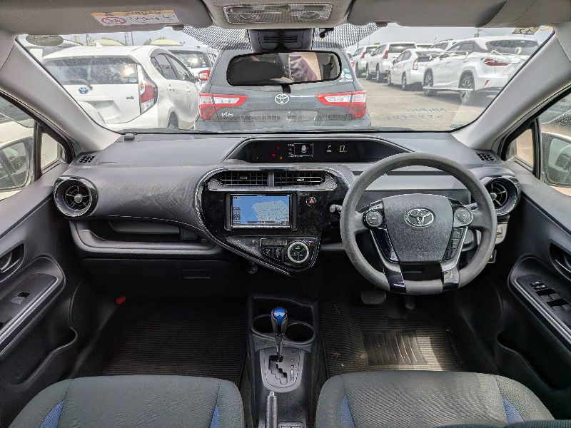  31481  TOYOTA AQUA  2018  