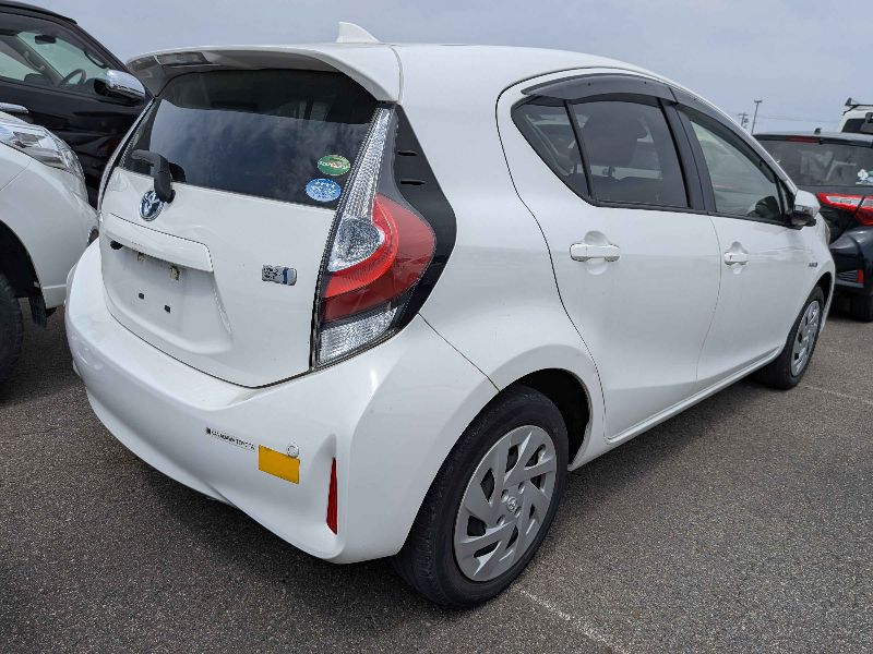  31481  TOYOTA AQUA  2018  