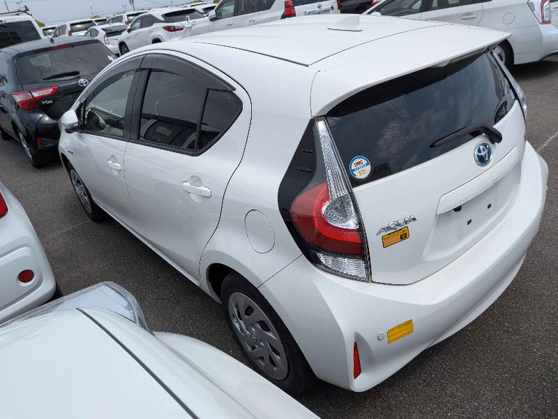  31481  TOYOTA AQUA  2018  