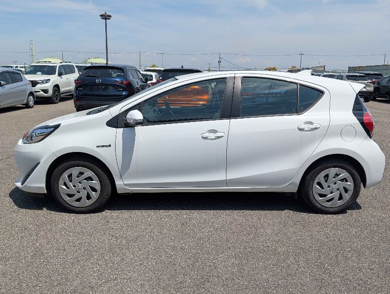  31483  TOYOTA AQUA  2017  