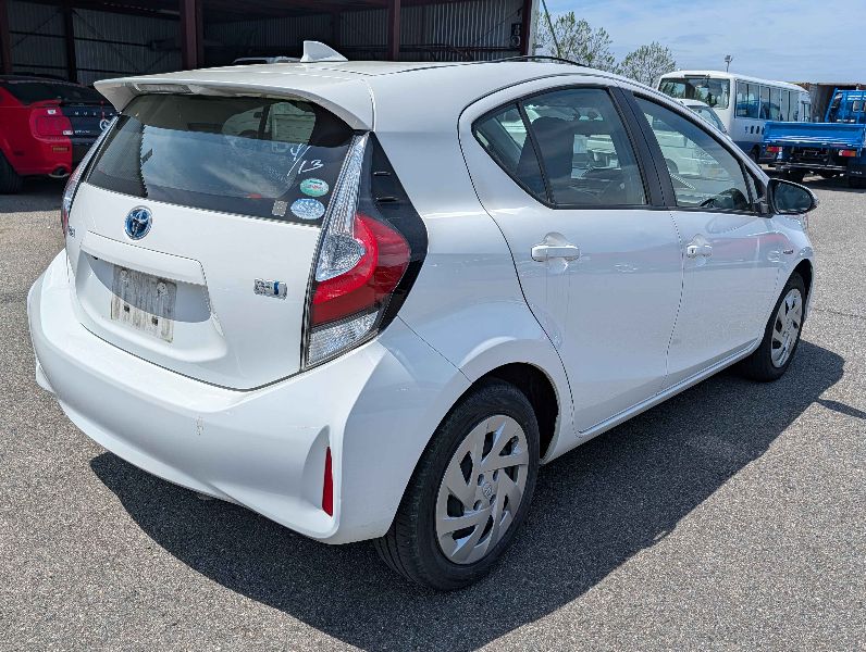  31483  TOYOTA AQUA  2017  