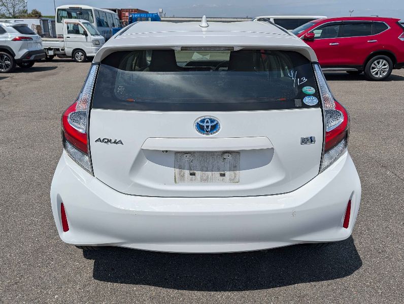  31483  TOYOTA AQUA  2017  