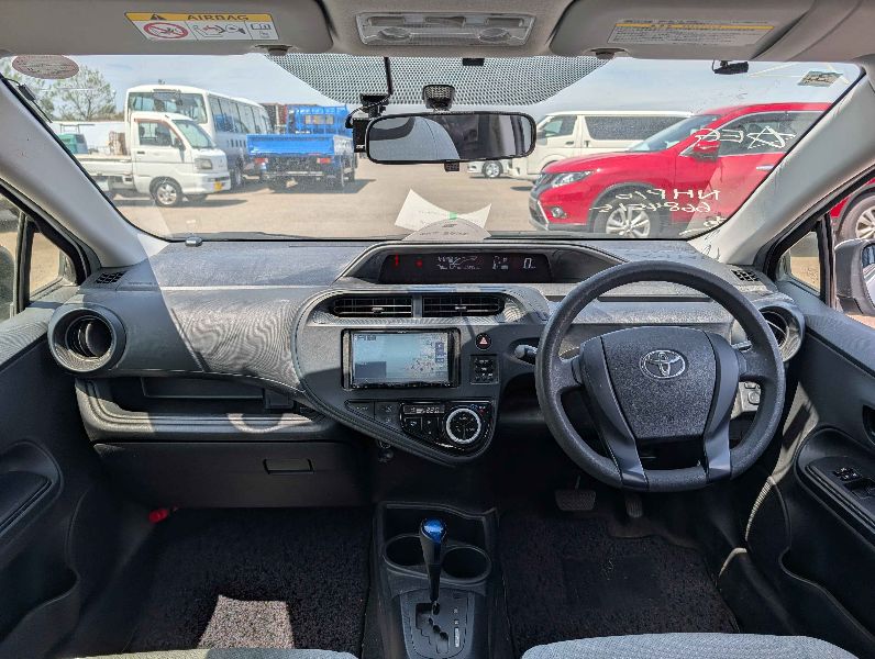  31483  TOYOTA AQUA  2017  