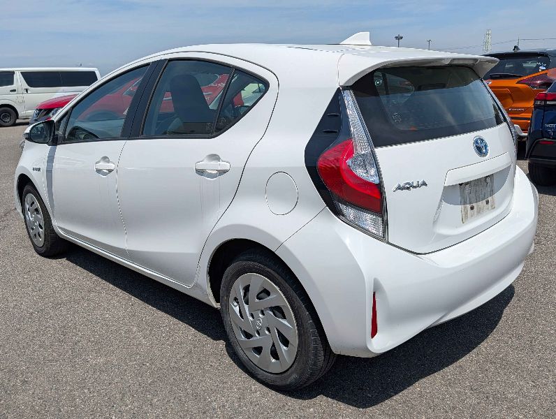  31483  TOYOTA AQUA  2017  