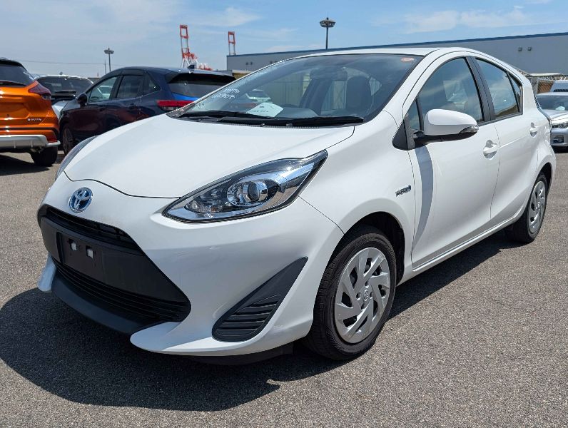  31483  TOYOTA AQUA  2017 