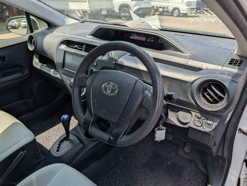  31483  TOYOTA AQUA  2017  