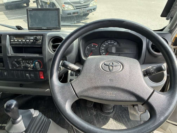  31486  TOYOTA DYNA  2015  