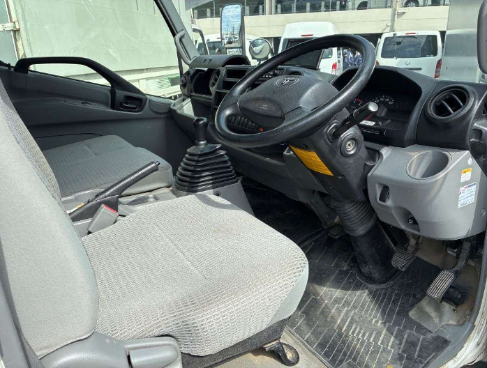  31486  TOYOTA DYNA  2015  