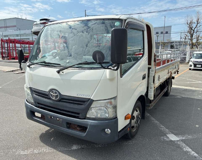  31486  TOYOTA DYNA  2015 