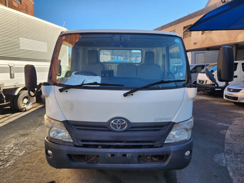  31486  TOYOTA DYNA  2015  