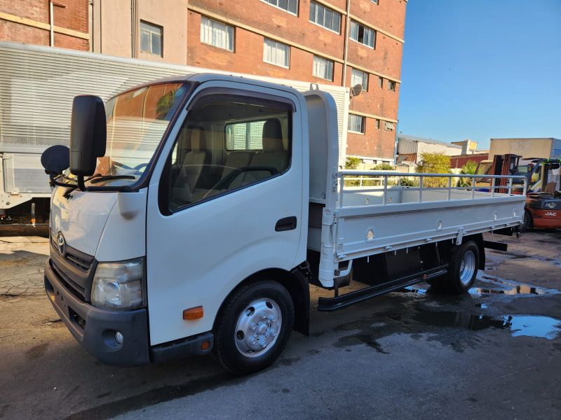  31486  TOYOTA DYNA  2015  