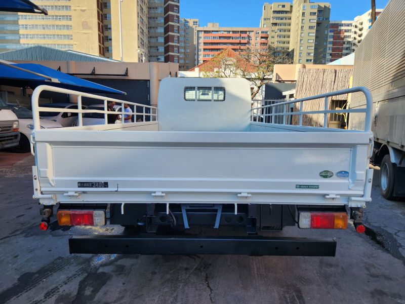  31486  TOYOTA DYNA  2015  