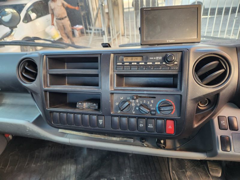  31486  TOYOTA DYNA  2015  