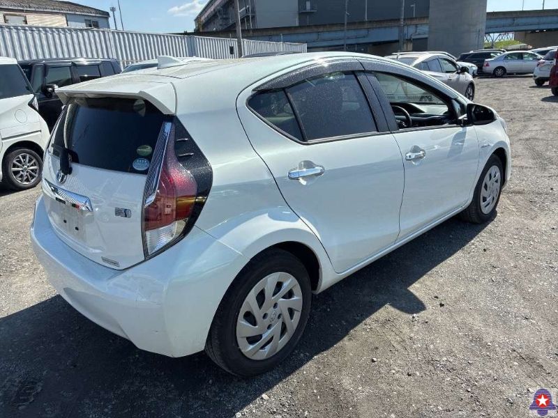  31492  TOYOTA AQUA  2017  