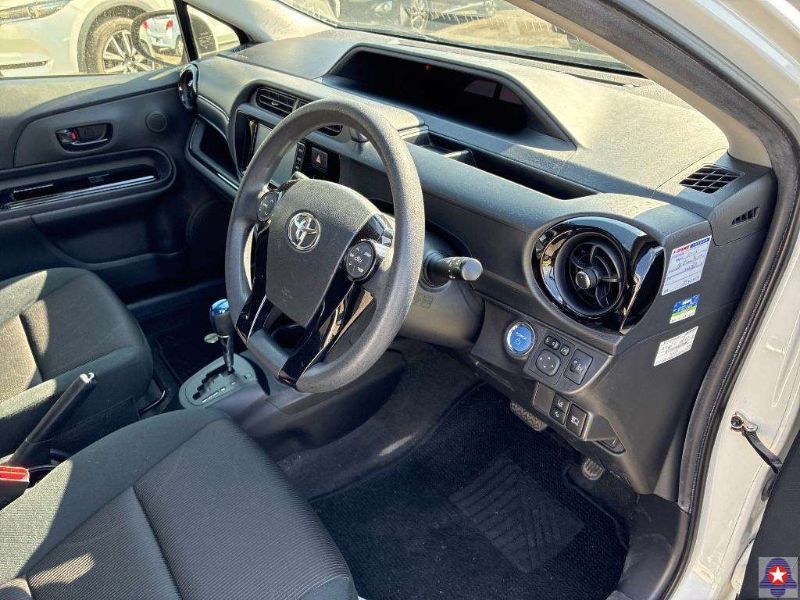  31492  TOYOTA AQUA  2017  