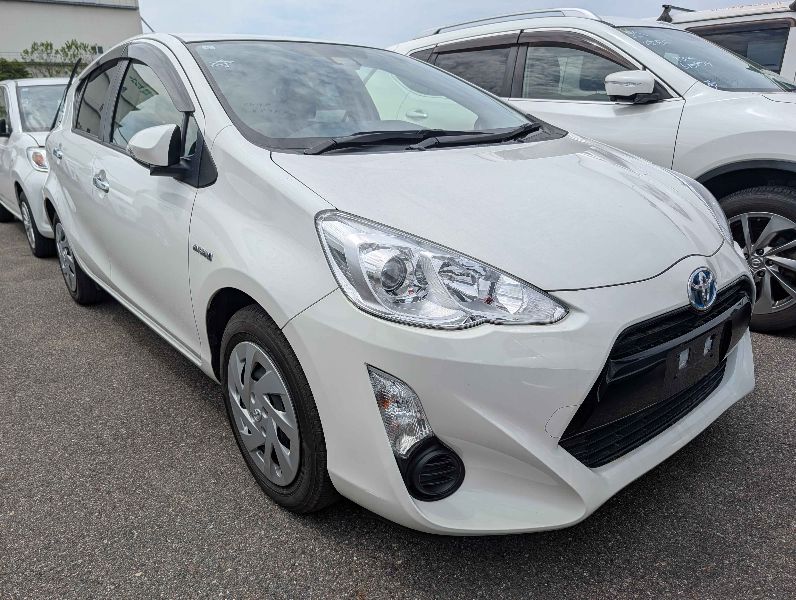  31492  TOYOTA AQUA  2017 