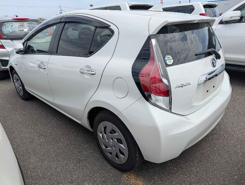  31492  TOYOTA AQUA  2017  