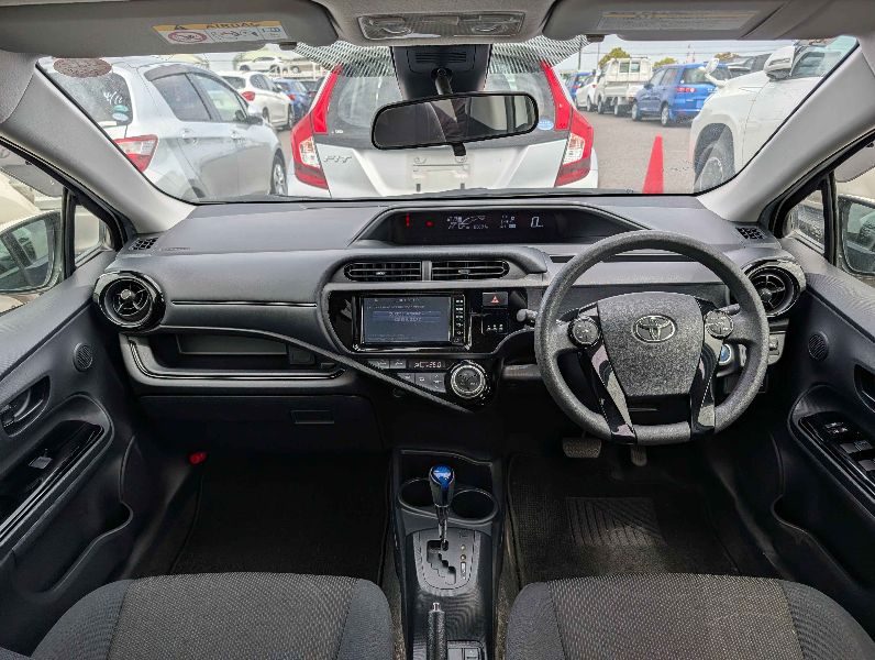  31492  TOYOTA AQUA  2017  