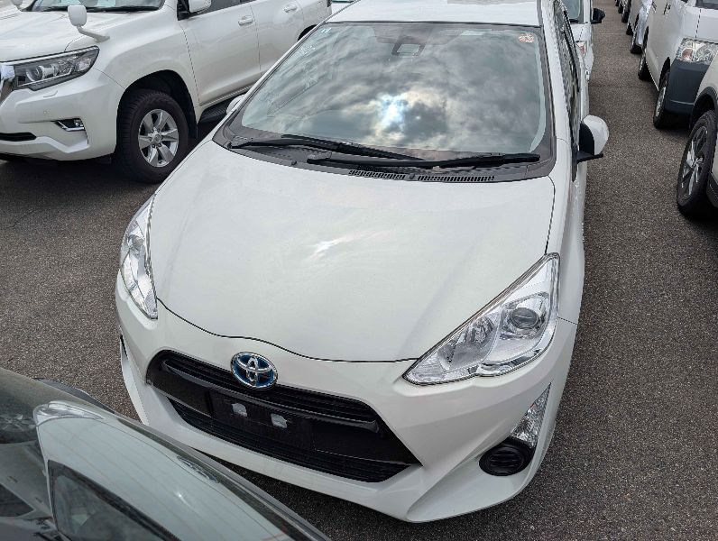  31492  TOYOTA AQUA  2017  