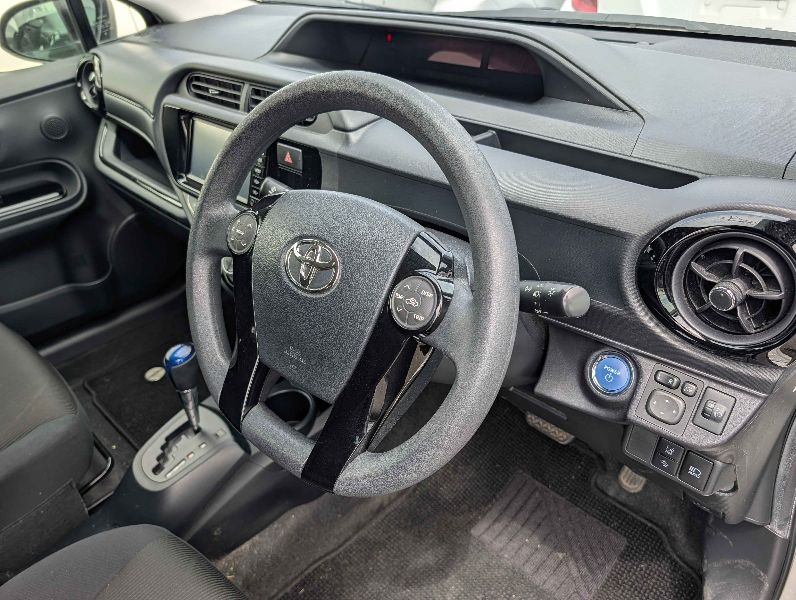  31492  TOYOTA AQUA  2017  