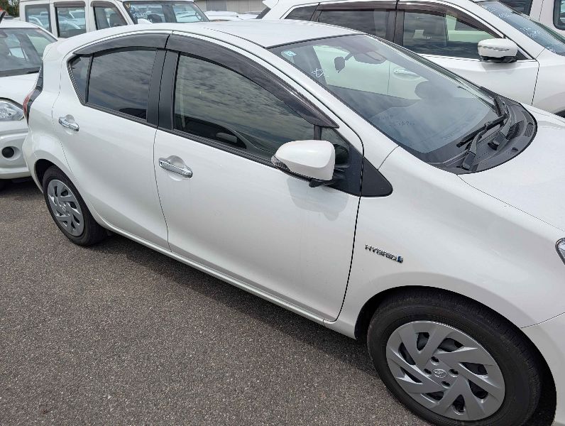  31492  TOYOTA AQUA  2017  