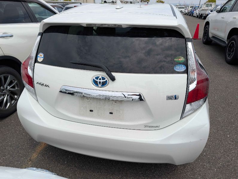  31492  TOYOTA AQUA  2017  