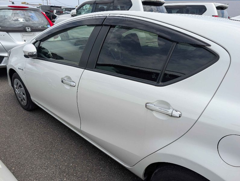  31492  TOYOTA AQUA  2017  