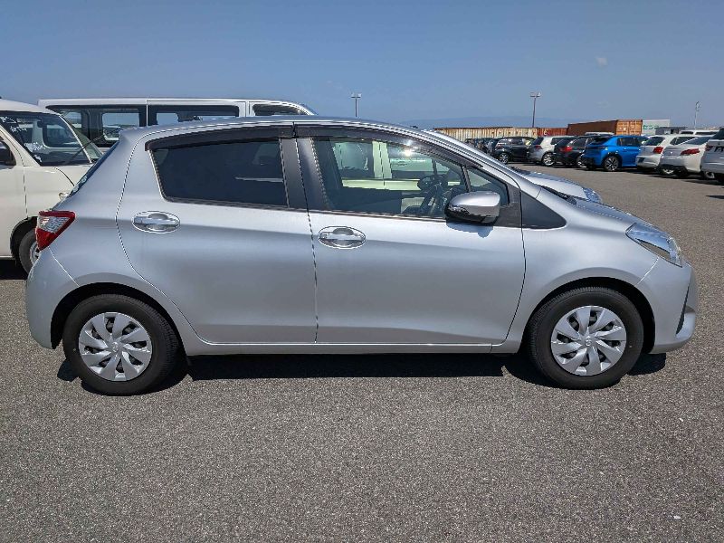  31499  TOYOTA VITZ  2017  