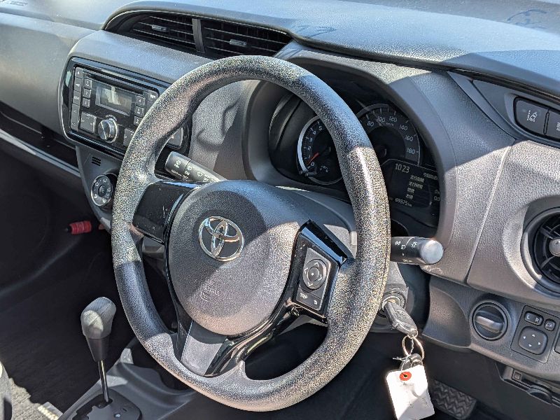  31499  TOYOTA VITZ  2017  