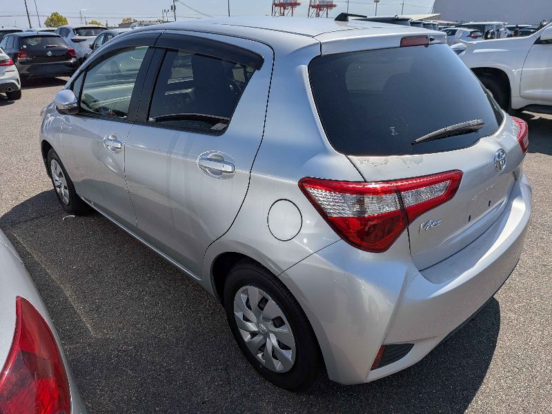  31499  TOYOTA VITZ  2017  