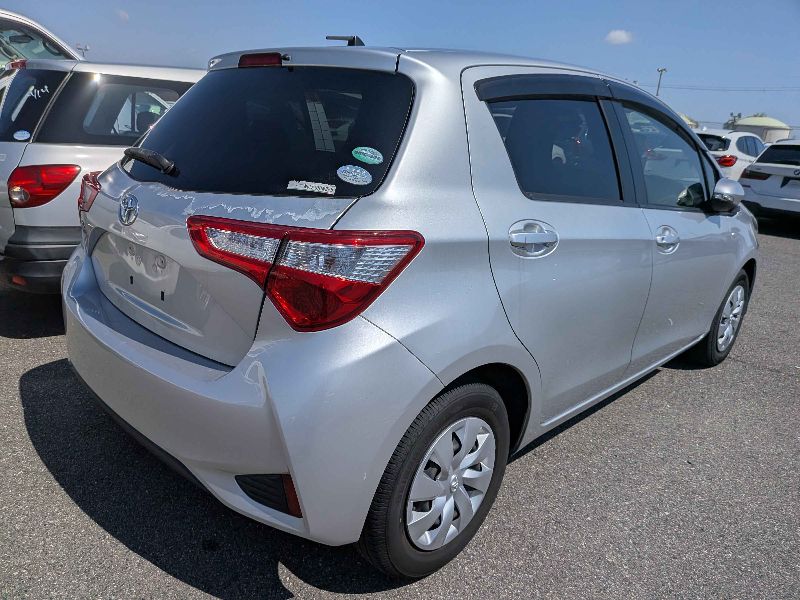  31499  TOYOTA VITZ  2017  