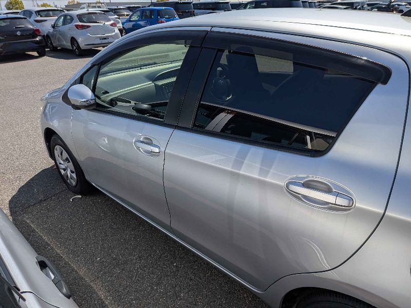  31499  TOYOTA VITZ  2017  