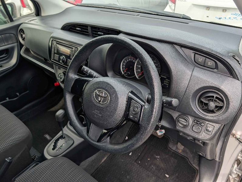  31500  TOYOTA VITZ  2017  